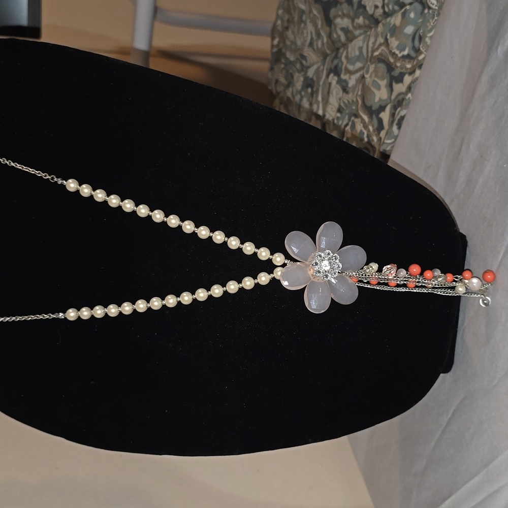 Faux pearl & coral color Necklace J40